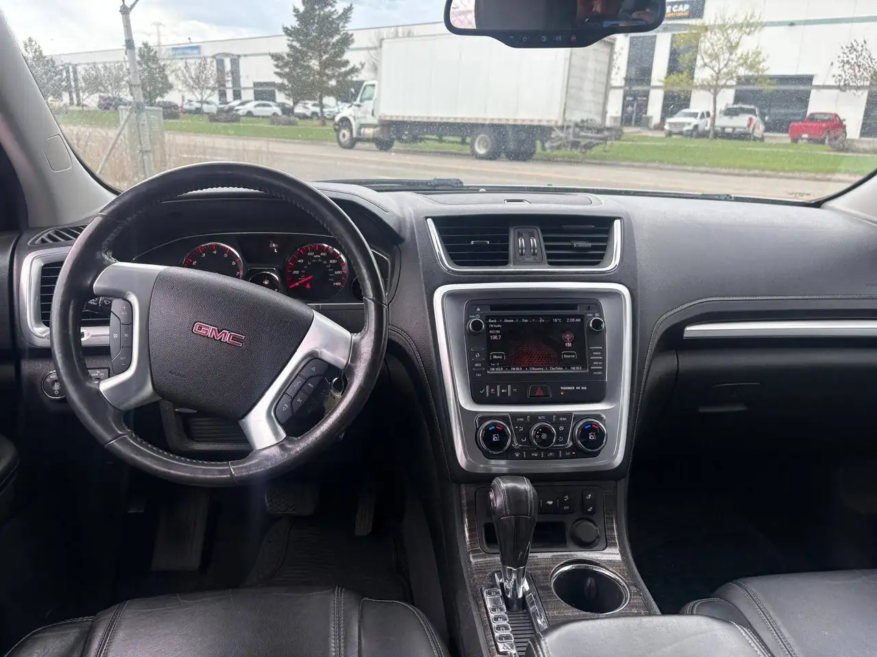 GMC Acadia снимка GMC Acadia