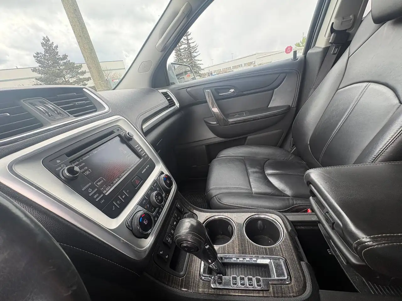 GMC Acadia снимка GMC Acadia