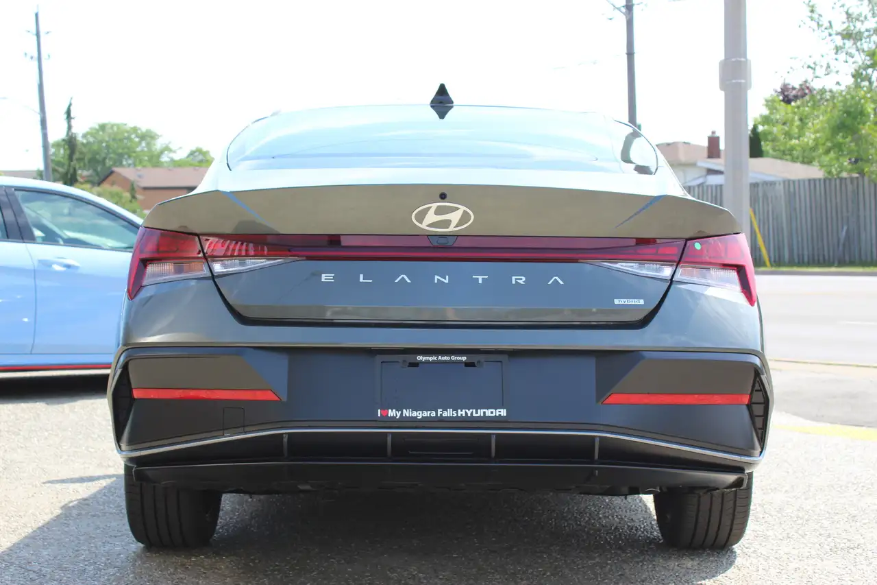 Hyundai ELANTRA photo Hyundai ELANTRA
