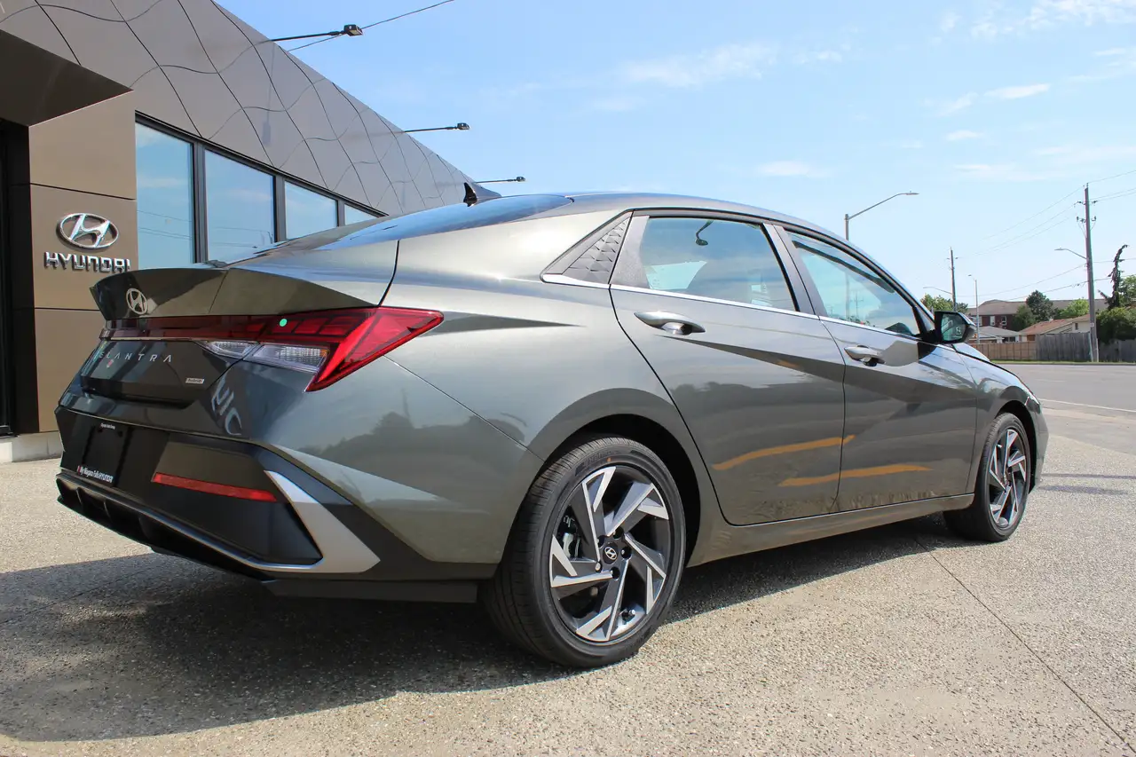 Hyundai ELANTRA photo Hyundai ELANTRA