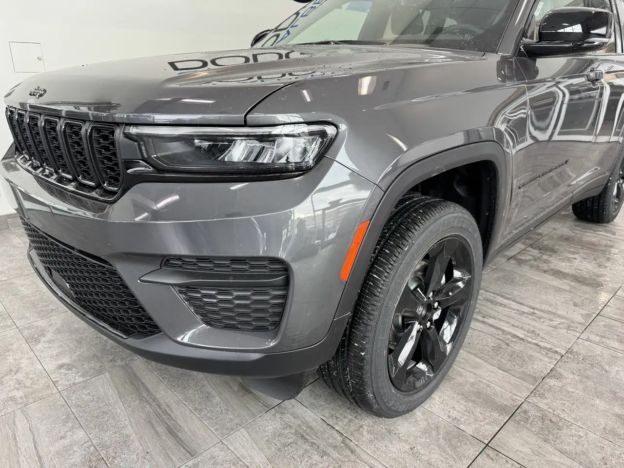 Jeep Grand Cherokee снимка Jeep Grand Cherokee