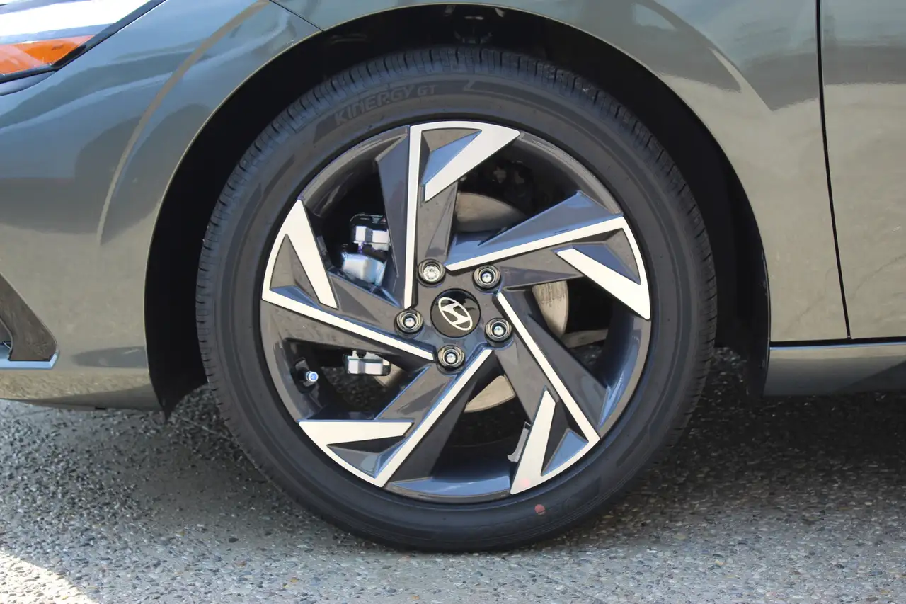 Hyundai ELANTRA photo Hyundai ELANTRA