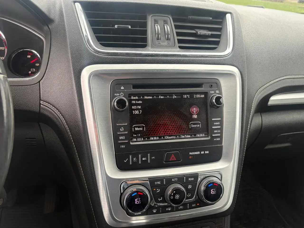 GMC Acadia снимка GMC Acadia