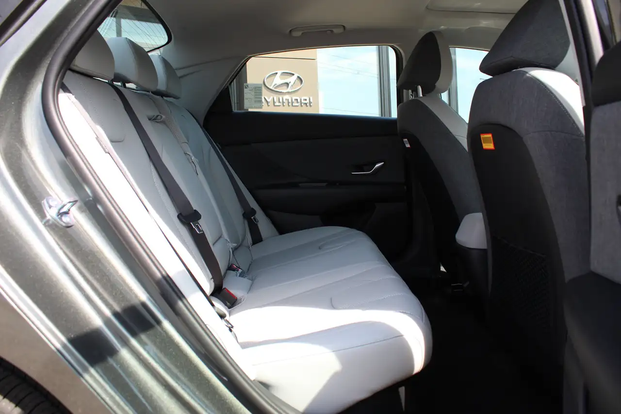 Hyundai ELANTRA photo Hyundai ELANTRA