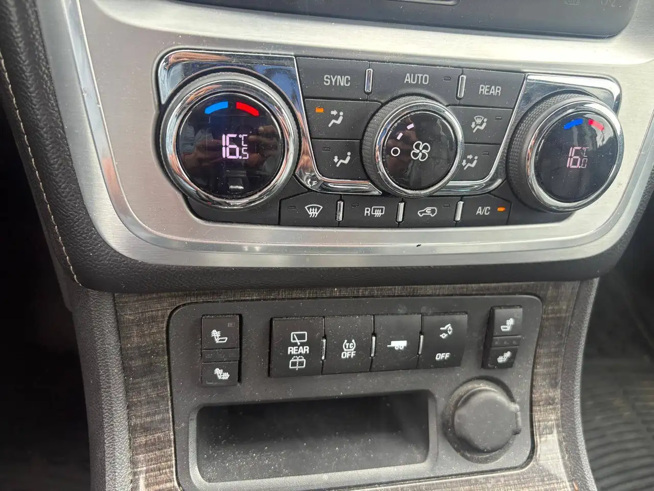 GMC Acadia снимка GMC Acadia
