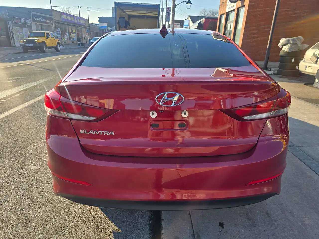 Hyundai ELANTRA photo Hyundai ELANTRA