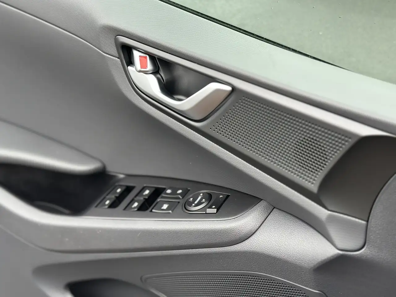 Hyundai IONIQ снимка Hyundai IONIQ
