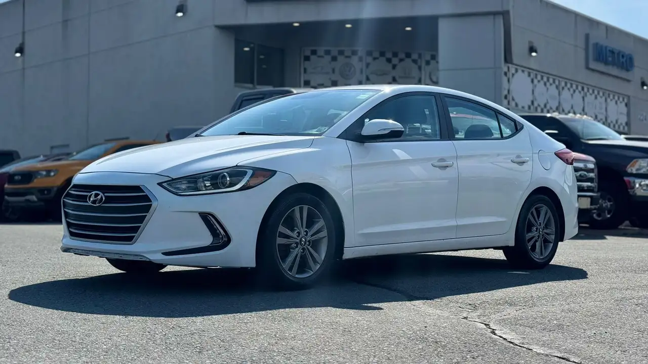 Hyundai ELANTRA photo Hyundai ELANTRA