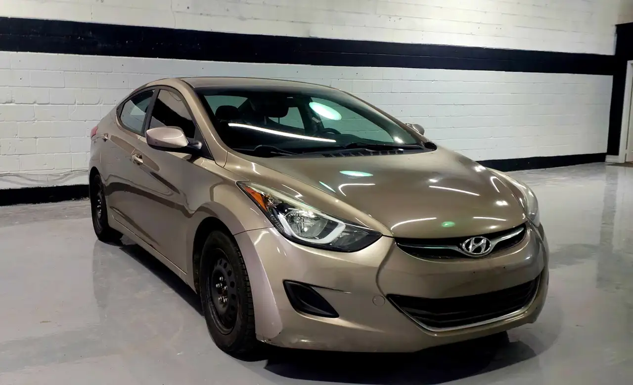 Hyundai ELANTRA photo Hyundai ELANTRA
