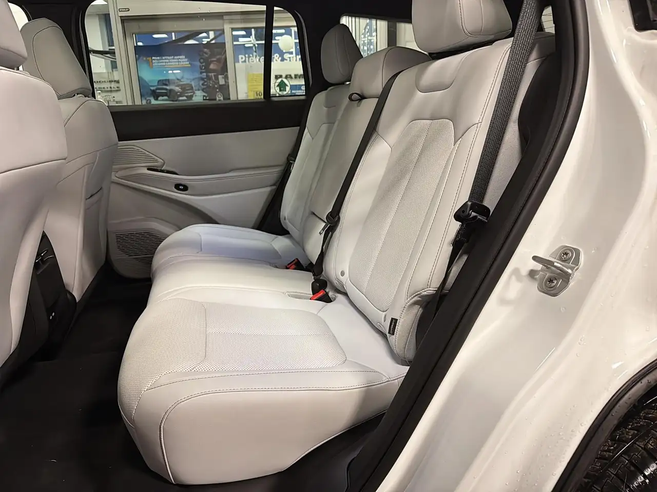 Jeep Cherokee снимка Jeep Cherokee