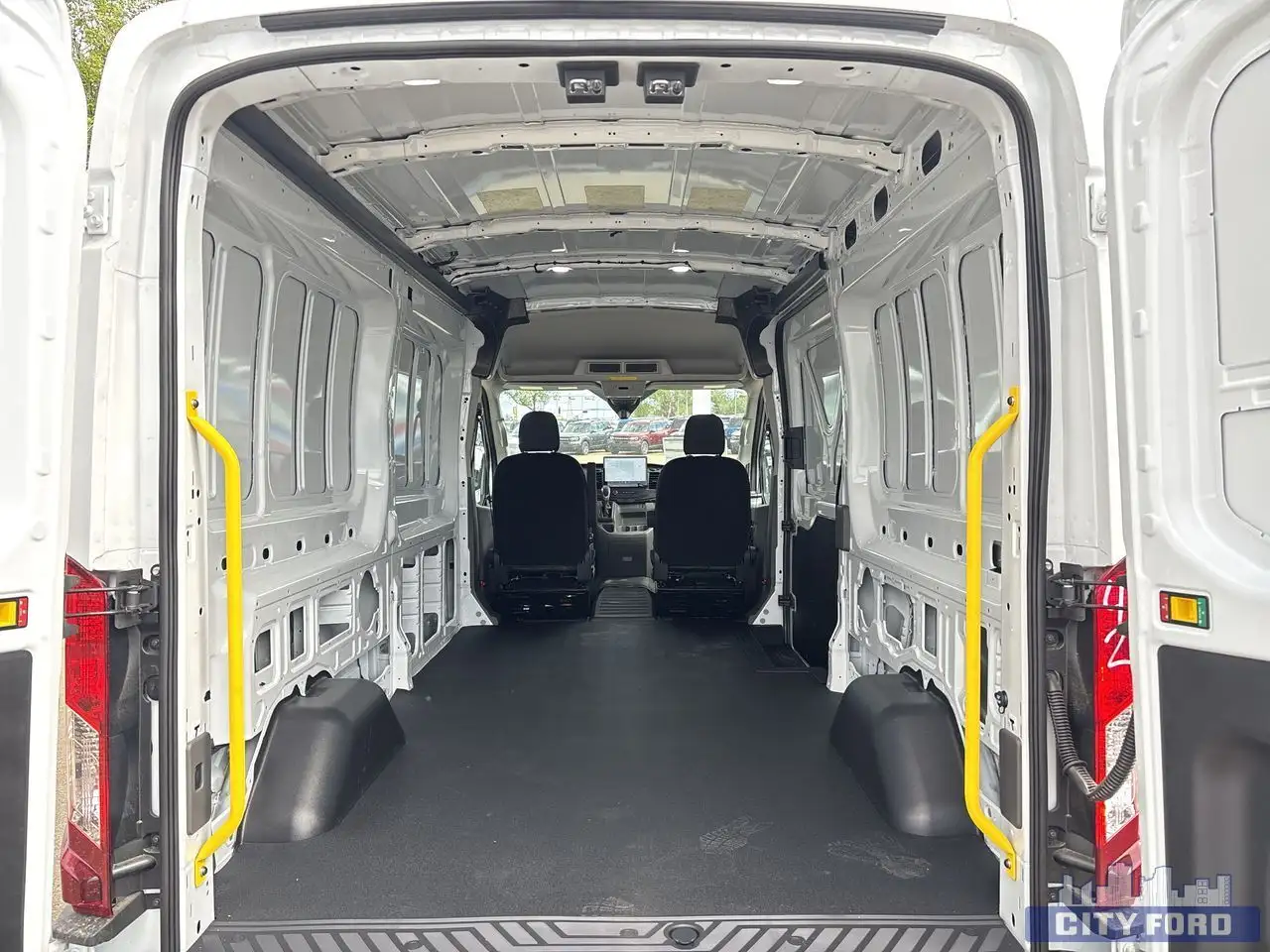 Ford Transit Cargo Van снимка Ford Transit Cargo Van