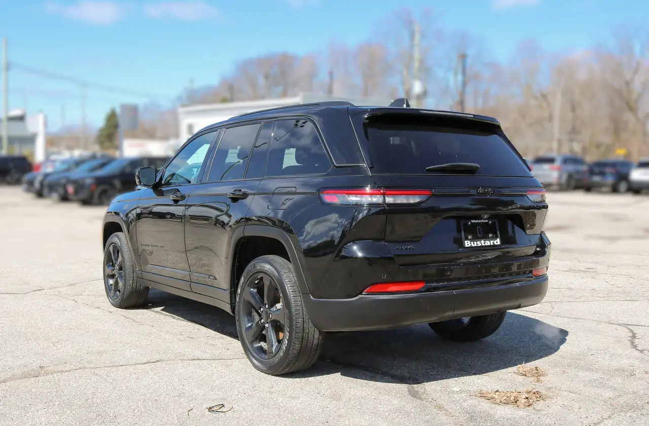 Jeep Grand Cherokee photo Jeep Grand Cherokee