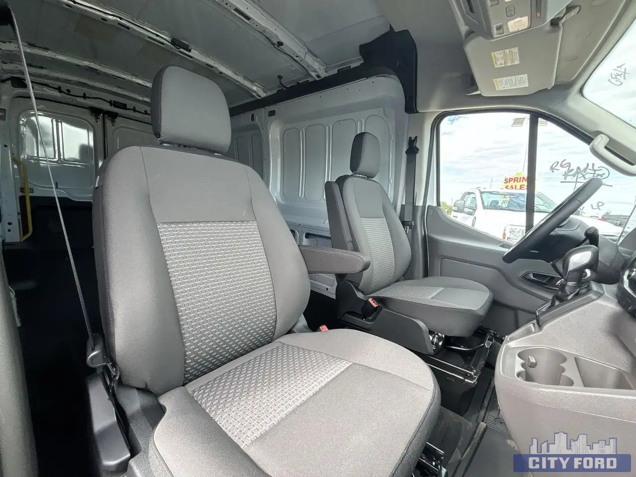 Ford Transit Cargo Van снимка Ford Transit Cargo Van