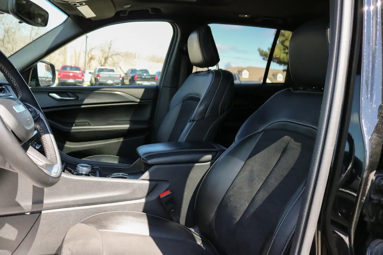 Jeep Grand Cherokee photo Jeep Grand Cherokee
