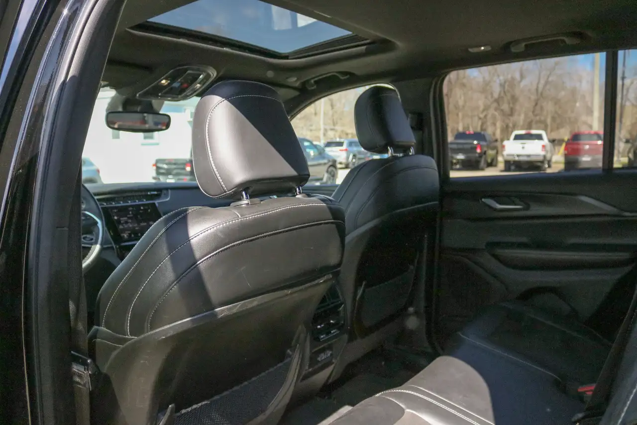 Jeep Grand Cherokee photo Jeep Grand Cherokee