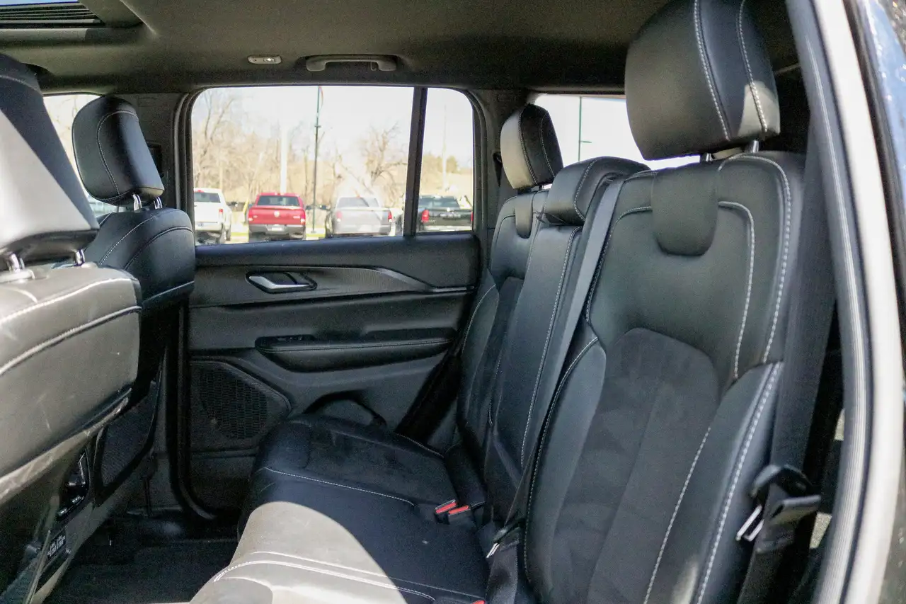 Jeep Grand Cherokee photo Jeep Grand Cherokee