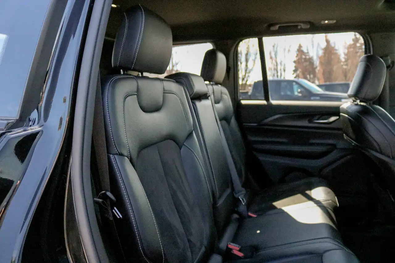 Jeep Grand Cherokee photo Jeep Grand Cherokee
