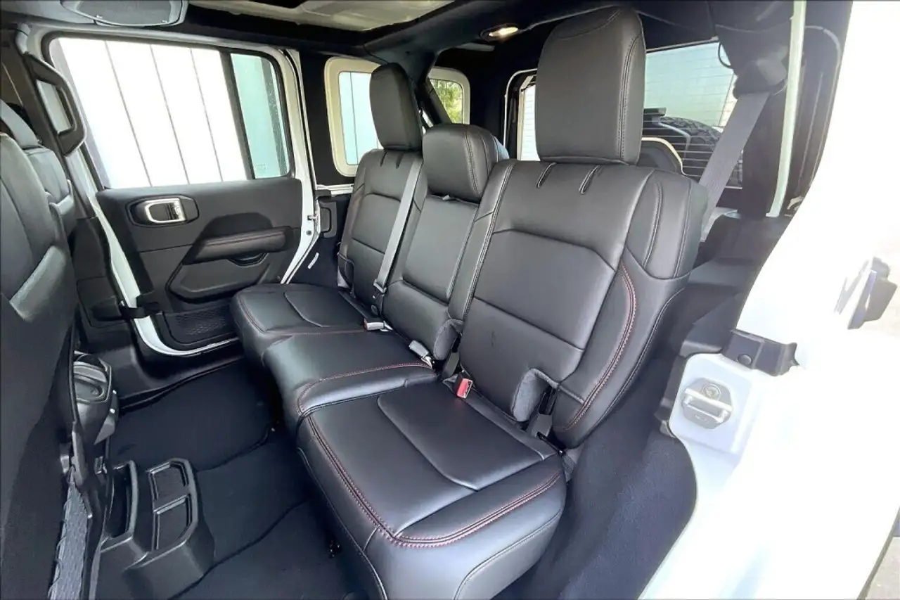 Jeep Wrangler photo Jeep Wrangler