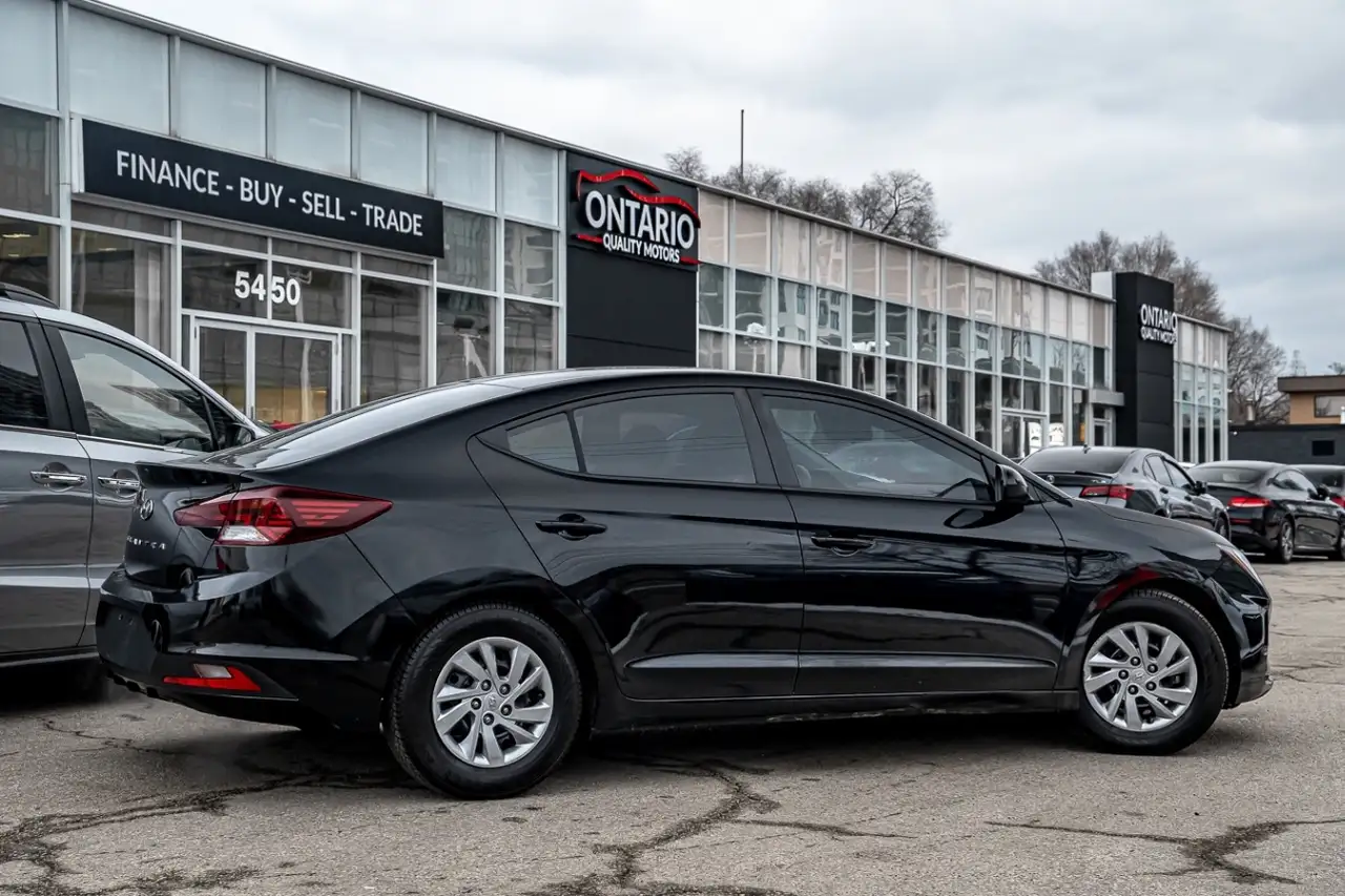 Hyundai ELANTRA photo Hyundai ELANTRA