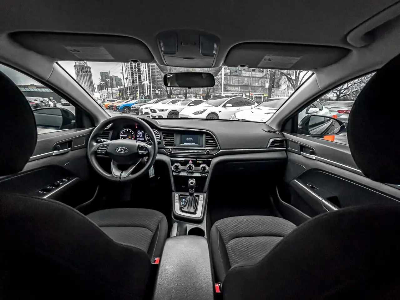 Hyundai ELANTRA photo Hyundai ELANTRA