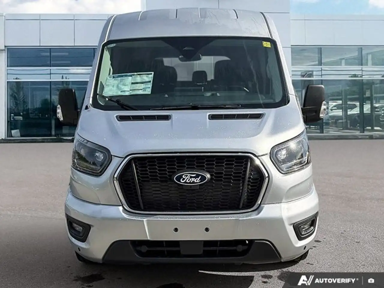 Ford Transit Passenger Wagon fotografie Ford Transit Passenger Wagon