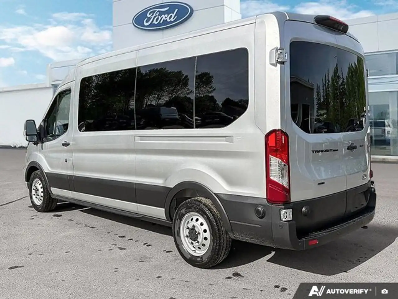 Ford Transit Passenger Wagon fotografie Ford Transit Passenger Wagon