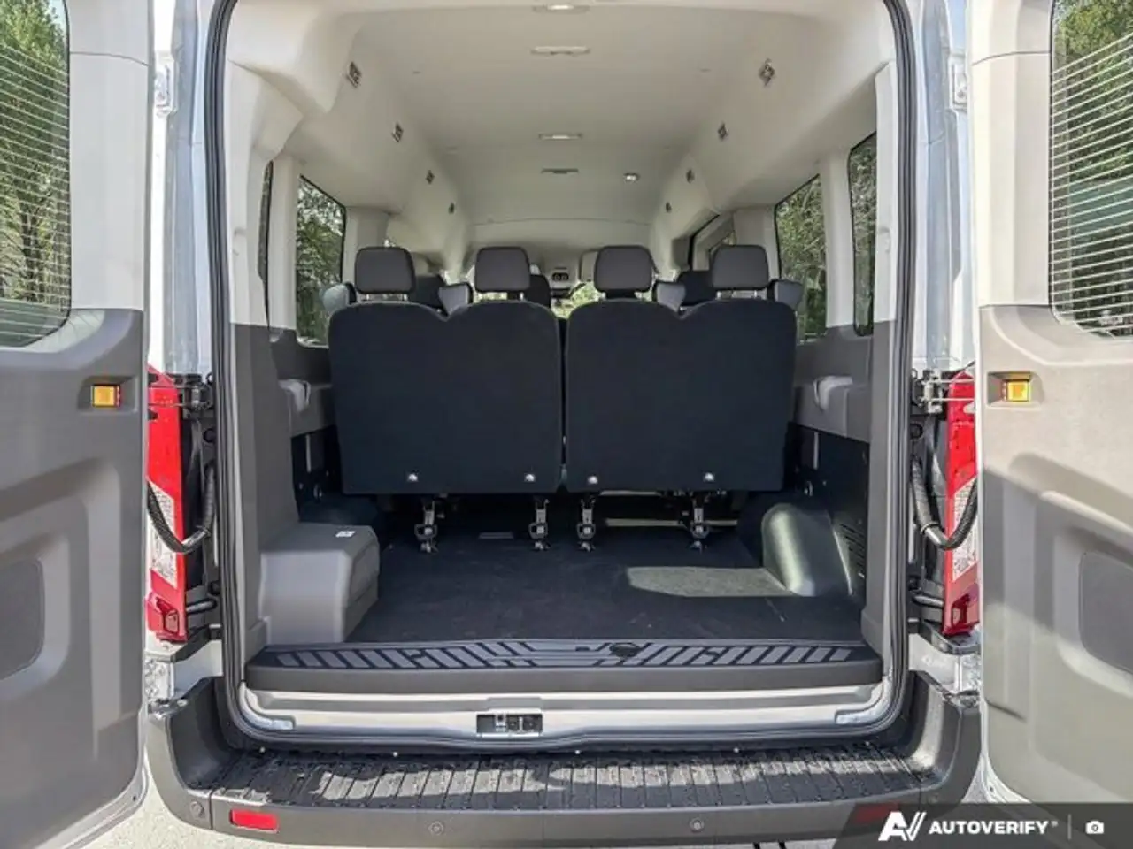 Ford Transit Passenger Wagon fotografie Ford Transit Passenger Wagon