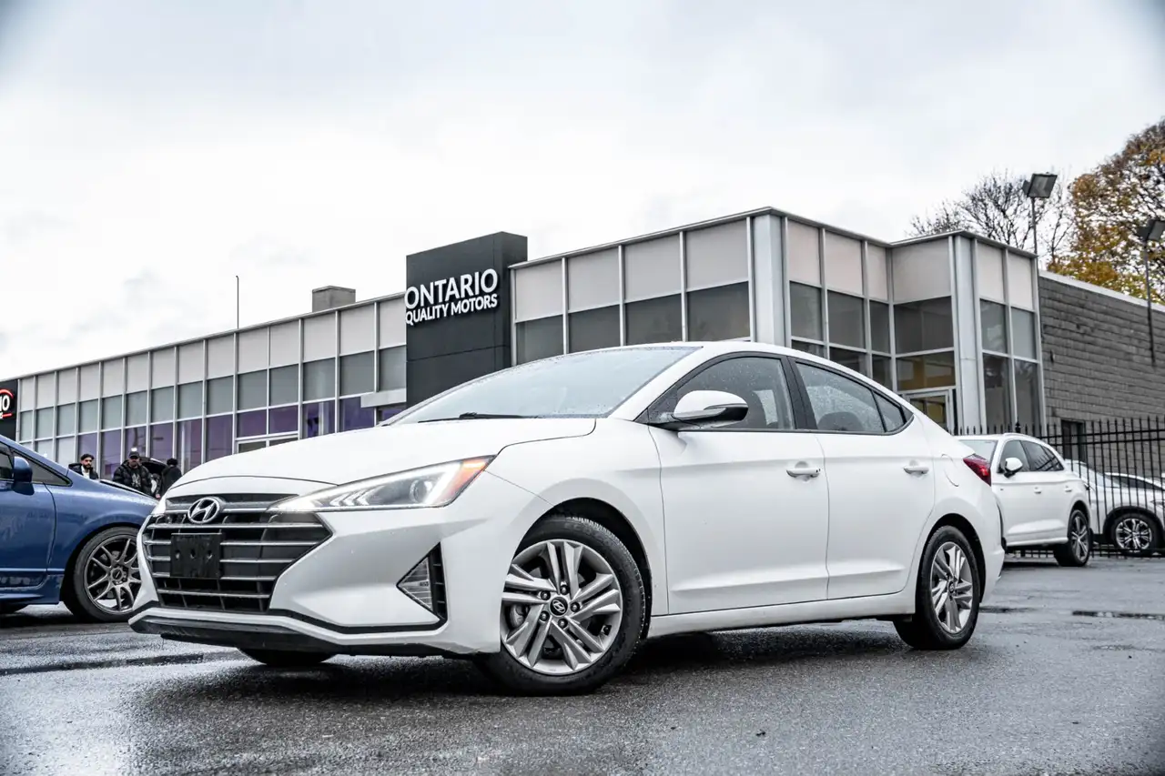 Hyundai ELANTRA photo Hyundai ELANTRA