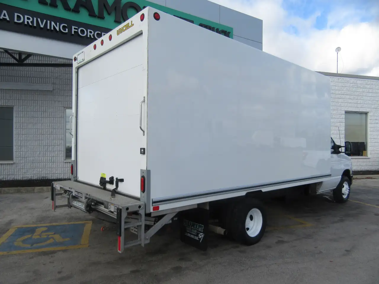 Ford E-450 Super Duty DRW photo Ford E-450 Super Duty DRW