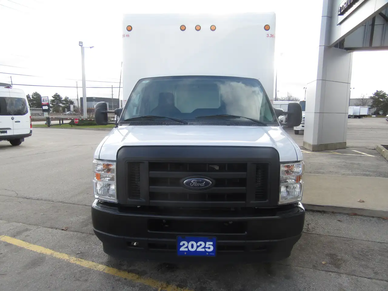 Ford E-450 Super Duty DRW photo Ford E-450 Super Duty DRW
