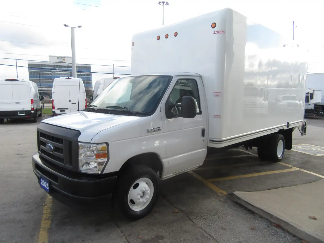 Ford E-450 Super Duty DRW photo Ford E-450 Super Duty DRW