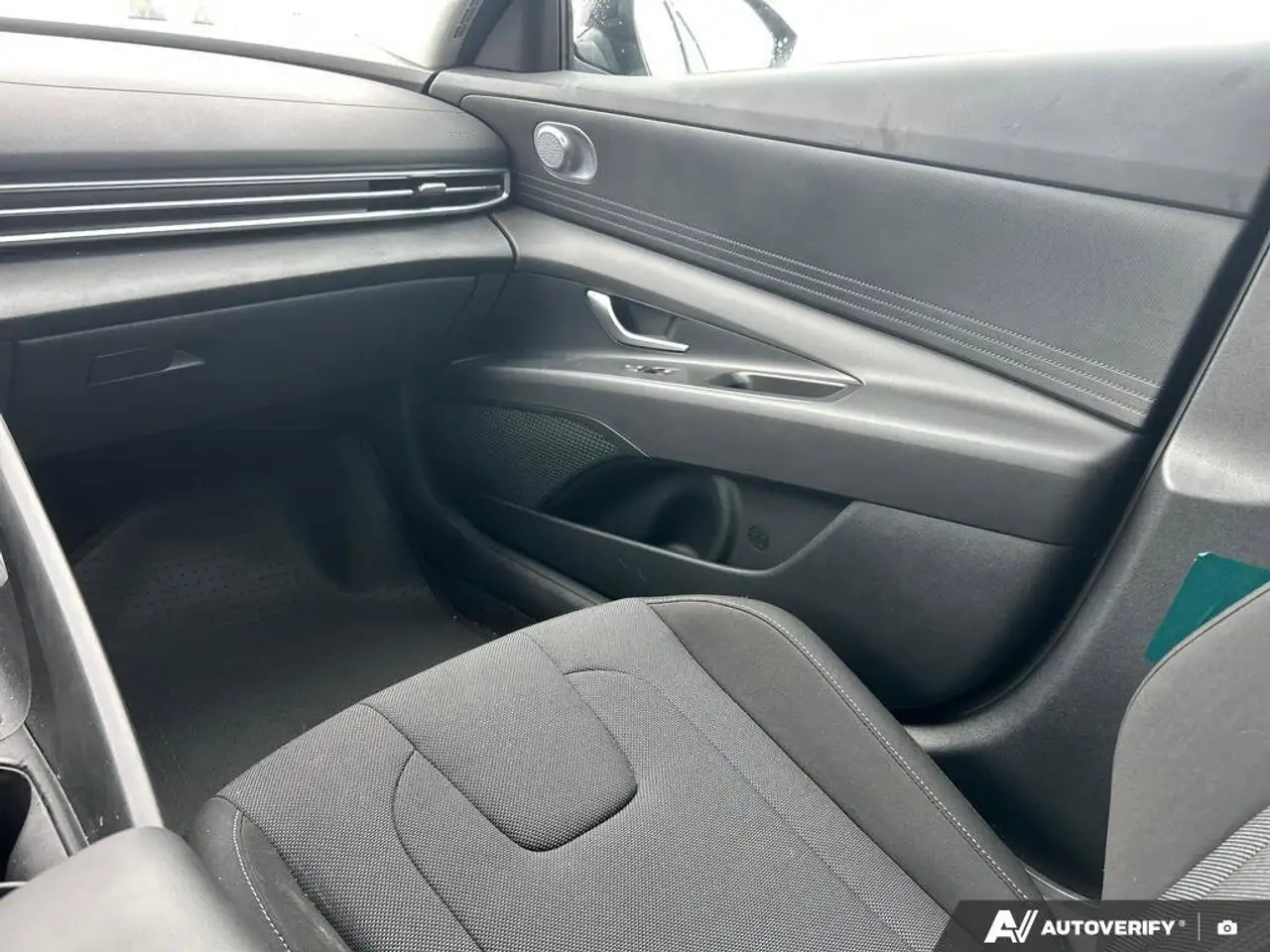 Hyundai ELANTRA снимка Hyundai ELANTRA