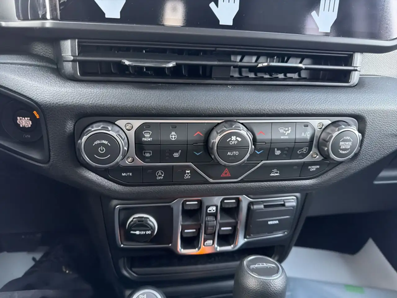 Jeep Gladiator photo Jeep Gladiator