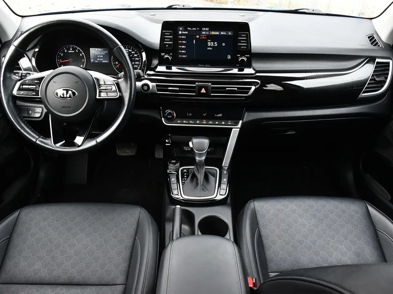 Kia Seltos photo Kia Seltos