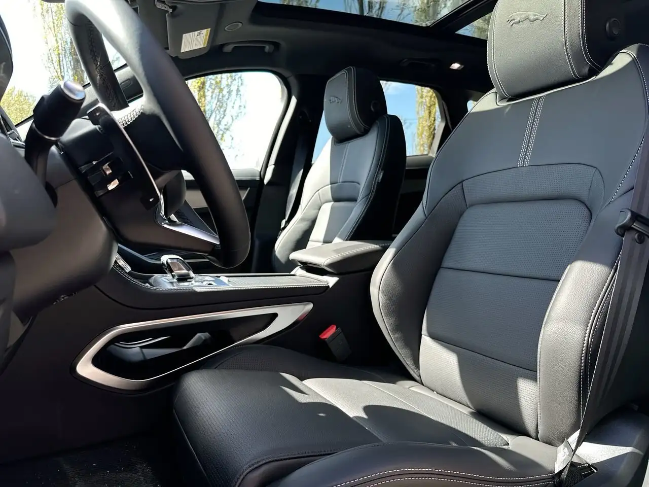 Jaguar F-Pace photo Jaguar F-Pace
