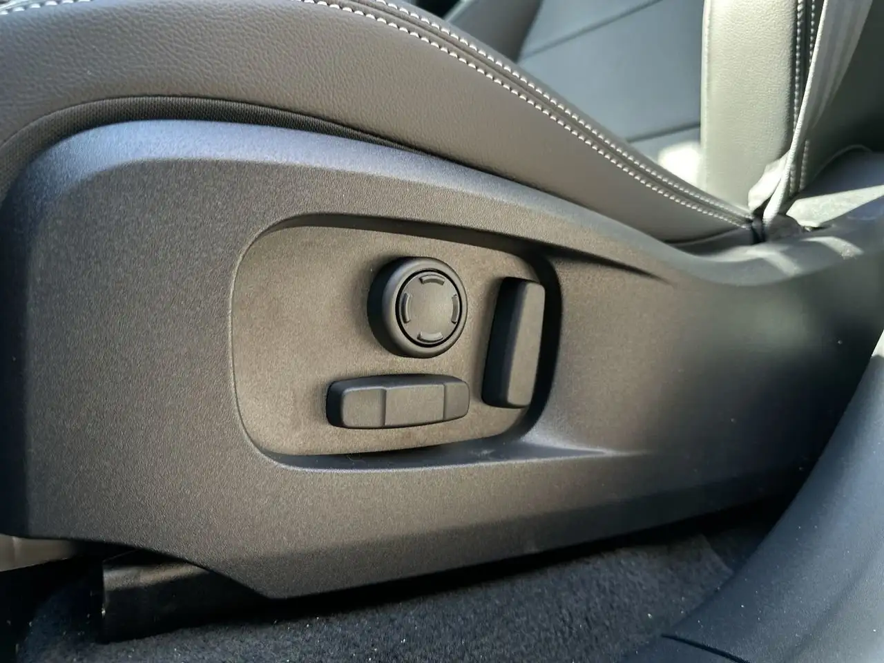 Jaguar F-Pace photo Jaguar F-Pace