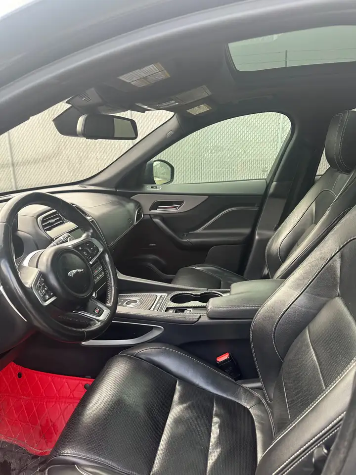 Jaguar F-Pace снимка Jaguar F-Pace
