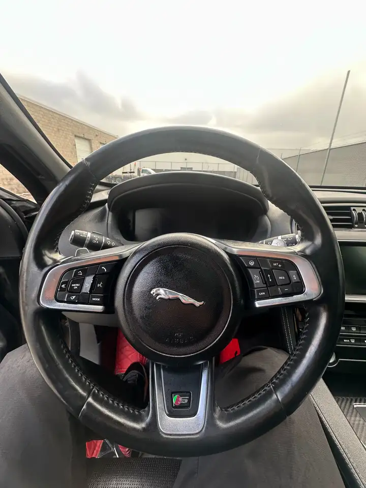 Jaguar F-Pace снимка Jaguar F-Pace