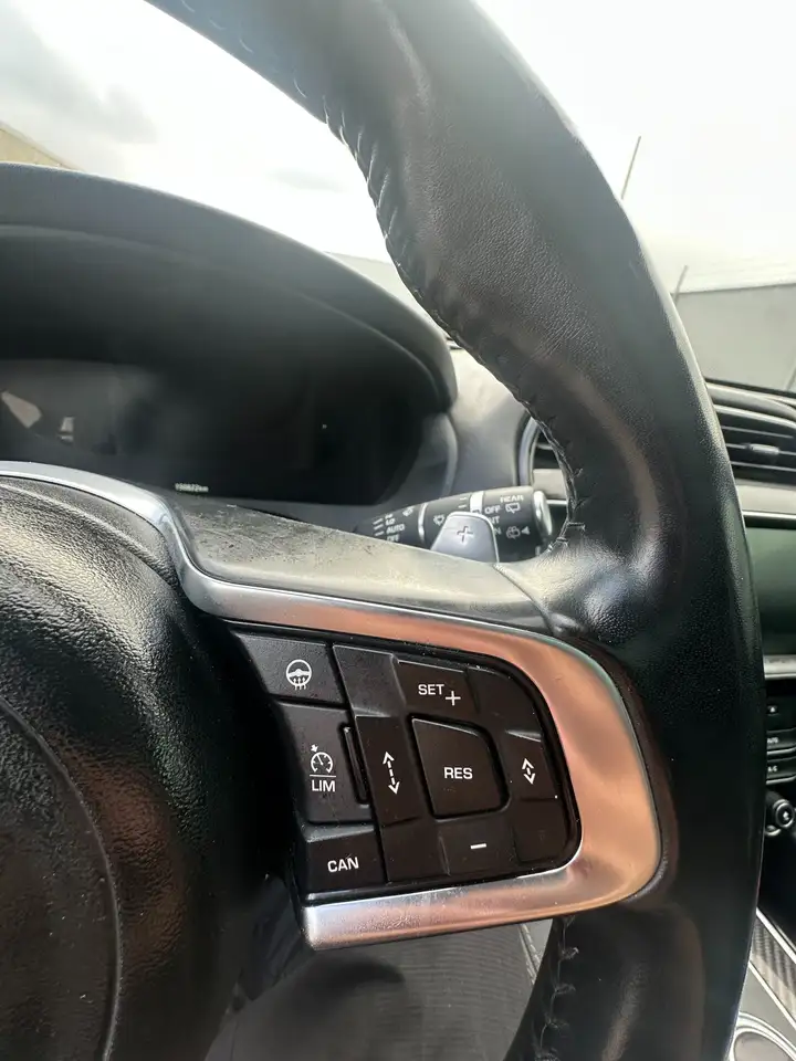 Jaguar F-Pace снимка Jaguar F-Pace