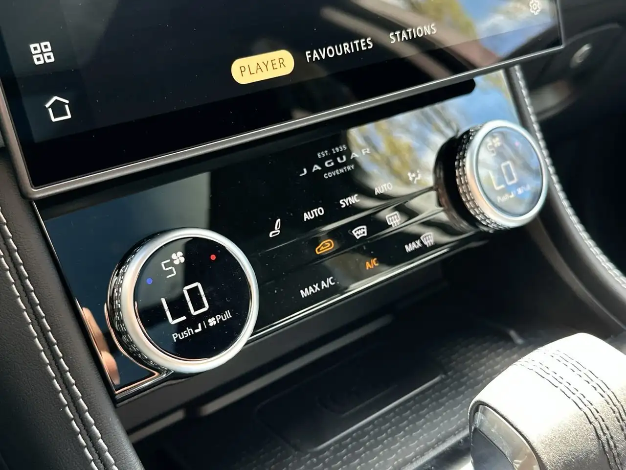Jaguar F-Pace photo Jaguar F-Pace