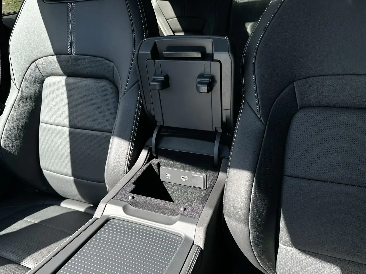 Jaguar F-Pace photo Jaguar F-Pace