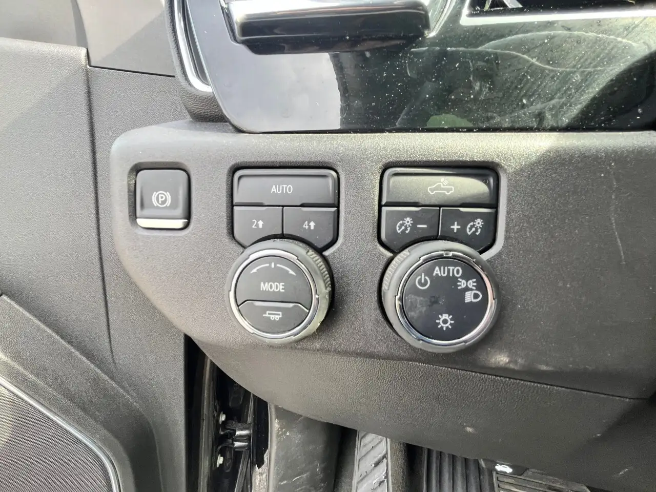 Chevrolet Silverado 1500 photo Chevrolet Silverado 1500