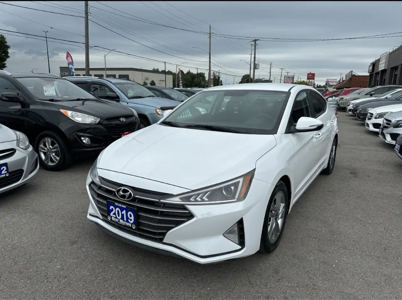 Hyundai ELANTRA photo Hyundai ELANTRA