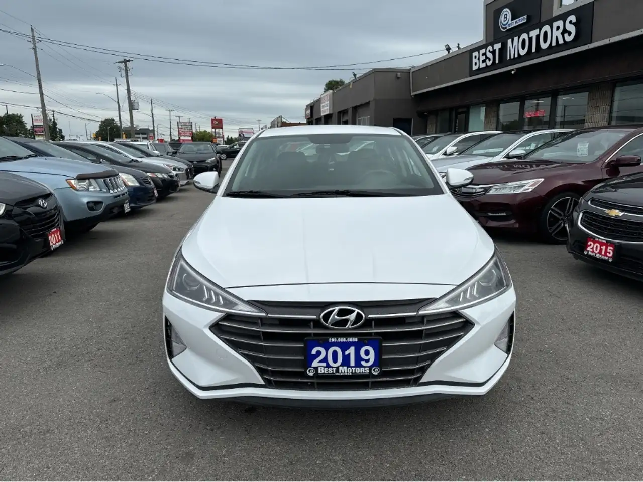 Hyundai ELANTRA photo Hyundai ELANTRA