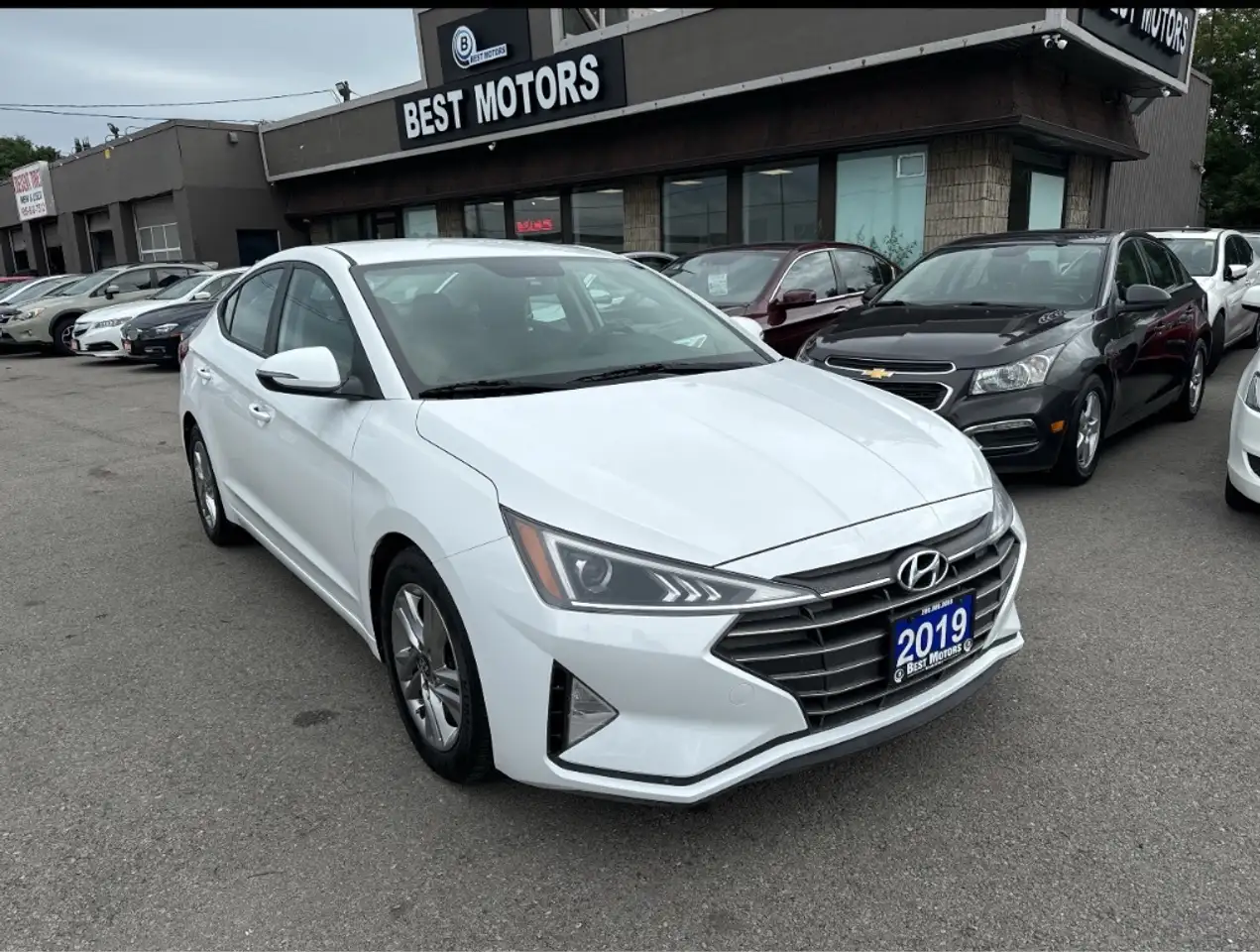 Hyundai ELANTRA photo Hyundai ELANTRA