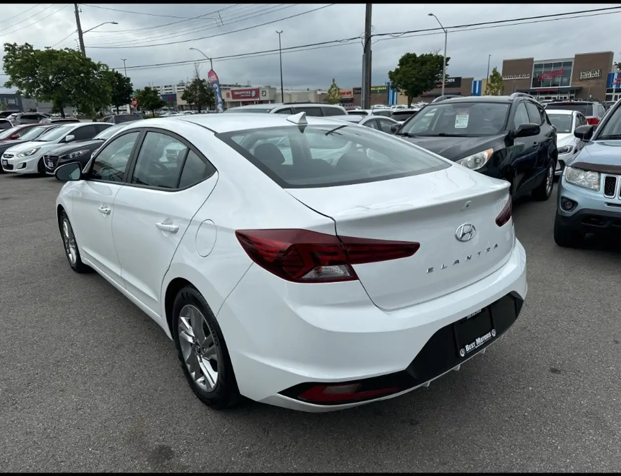 Hyundai ELANTRA photo Hyundai ELANTRA