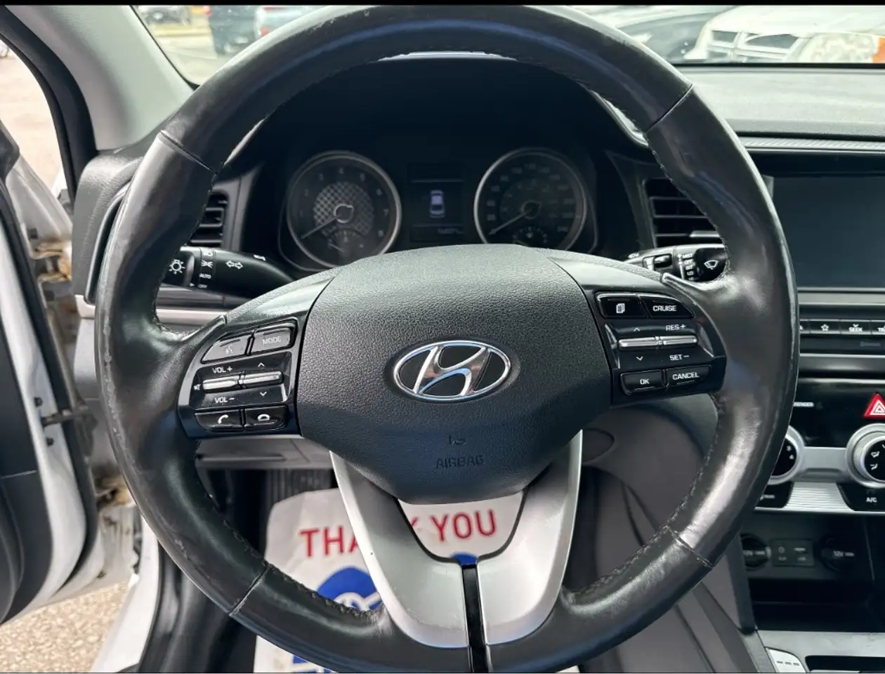 Hyundai ELANTRA photo Hyundai ELANTRA