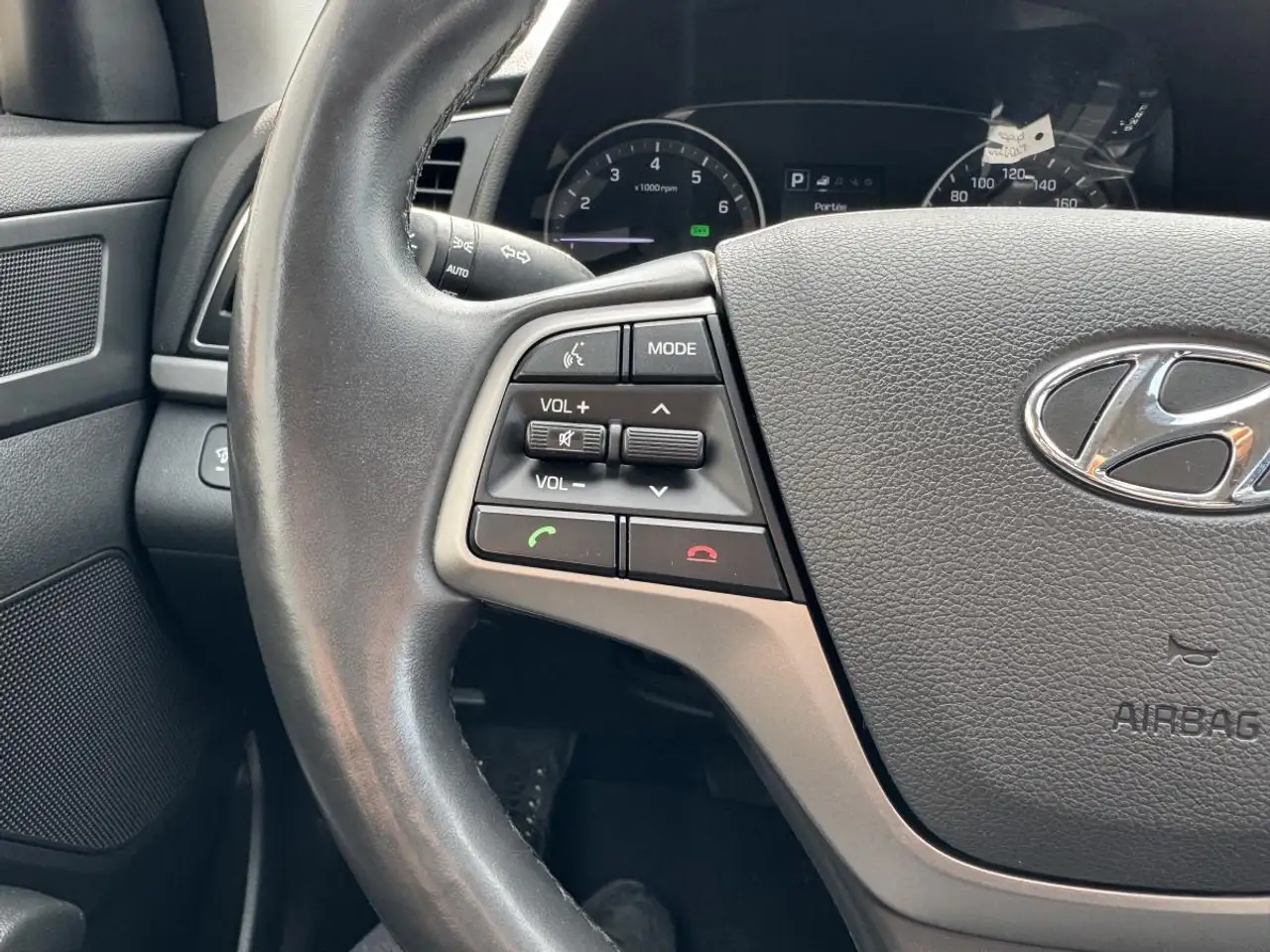 Hyundai ELANTRA снимка Hyundai ELANTRA