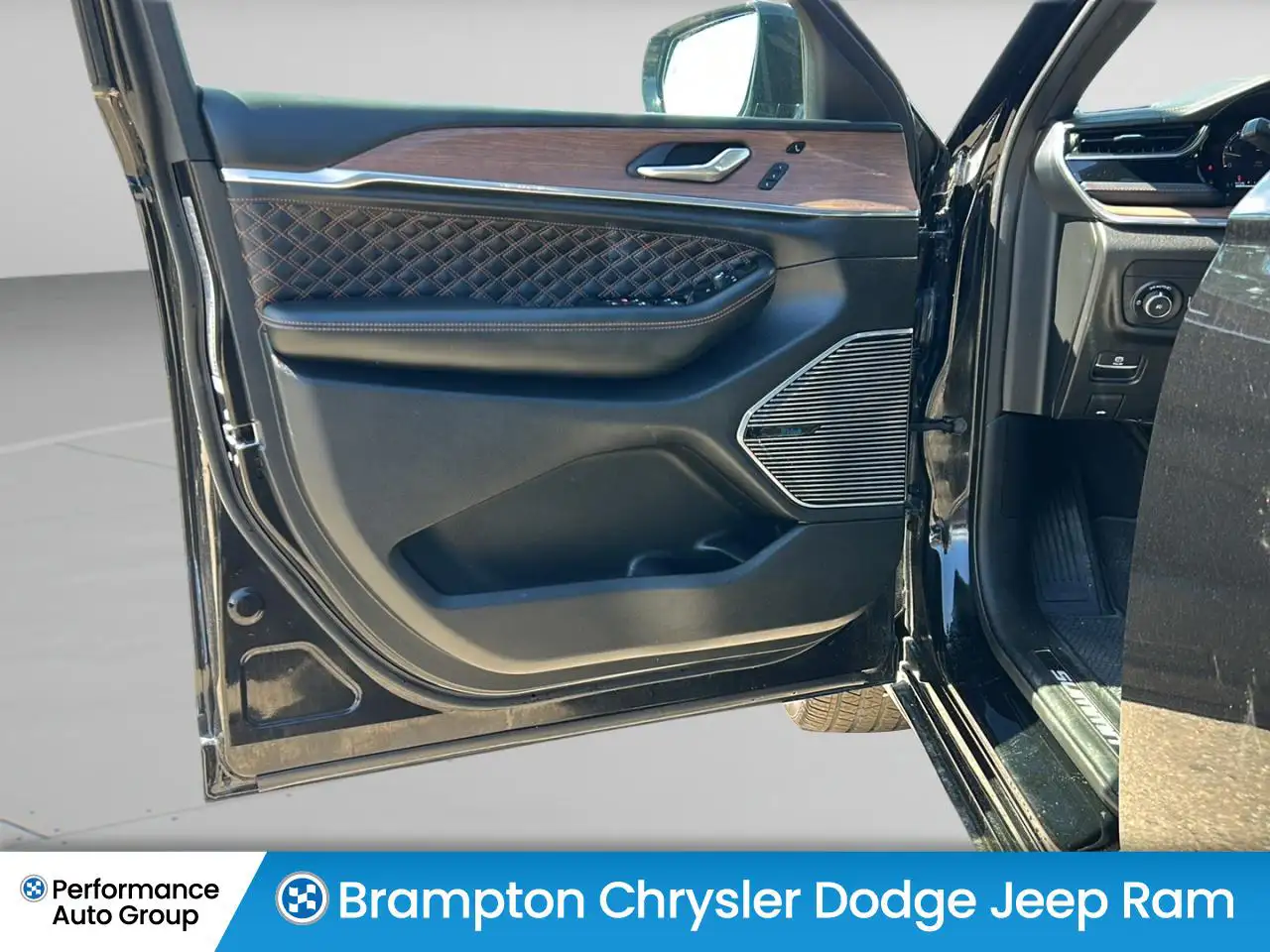 Jeep Grand Cherokee photo Jeep Grand Cherokee