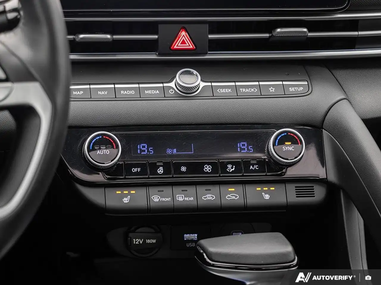Hyundai ELANTRA fotografie Hyundai ELANTRA
